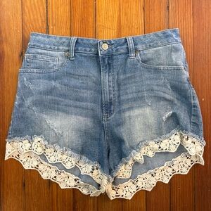 Lace short